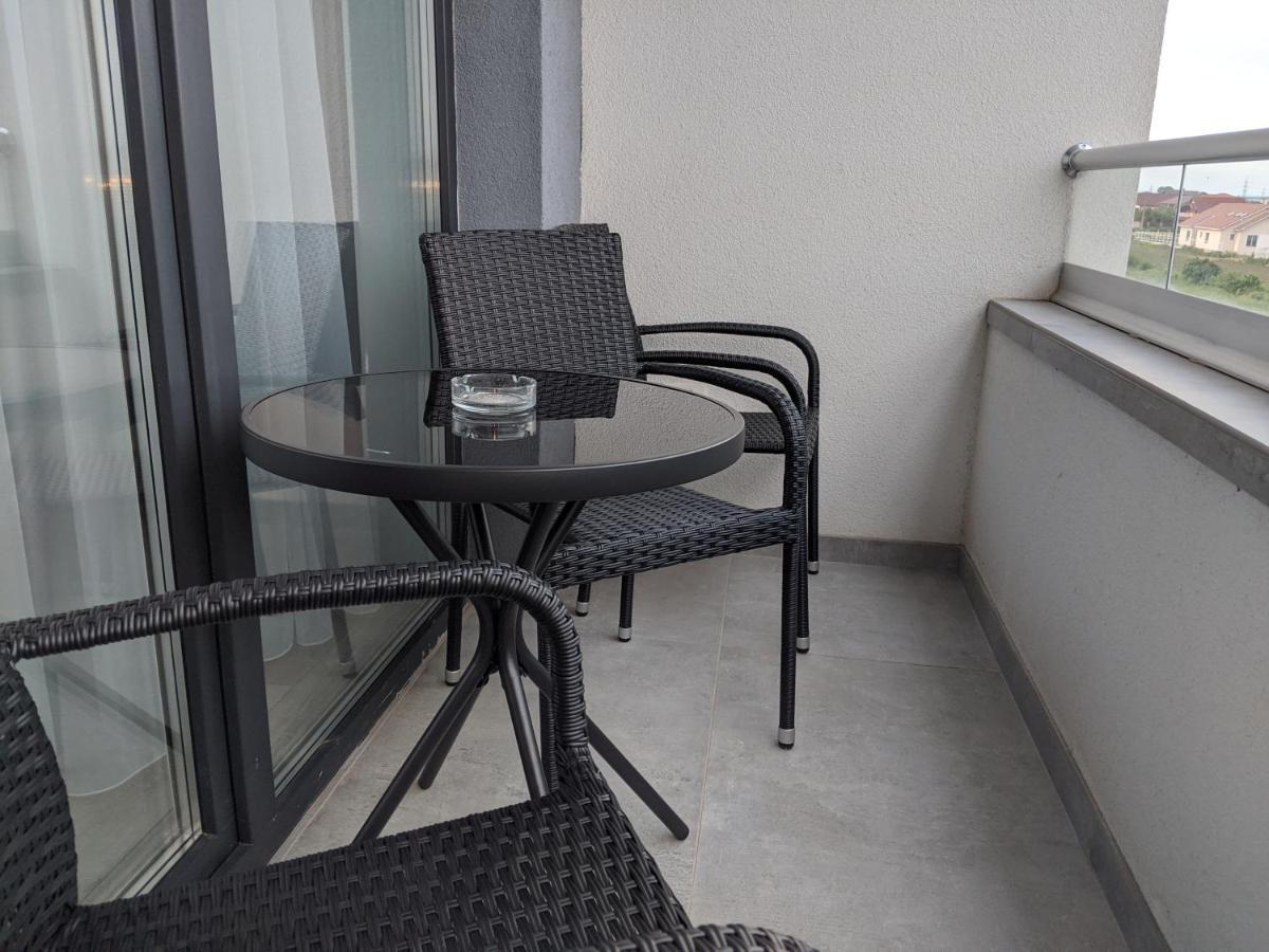 Alina'S Deluxe Apartment And Free Private Parking Dumbravita  Екстер'єр фото